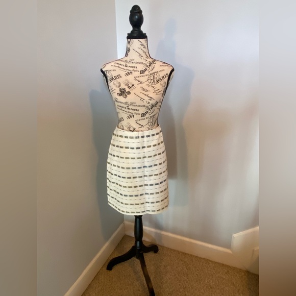 LOFT cream & multi-colored pattern skirt, sz 4 - Picture 2 of 5